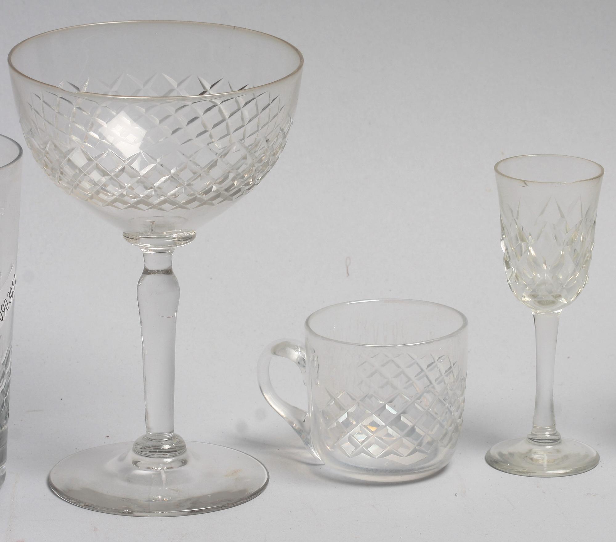 GLASSERVIS, 74 delar.