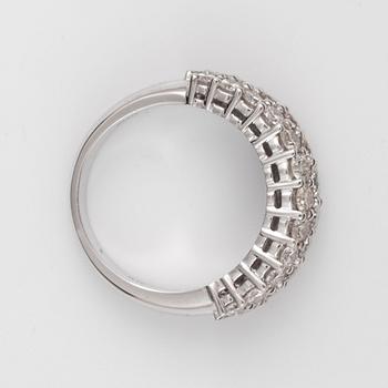 A  brilliant-cut diamond ring circa 2.30 cts.