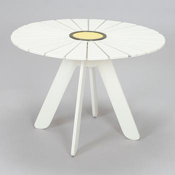 Alvar & Aino Aalto,  Trädgårdsmöblemang, 3 delar, "Aurinko-serien", Artek, 1950-tal och 1900-talets slut..