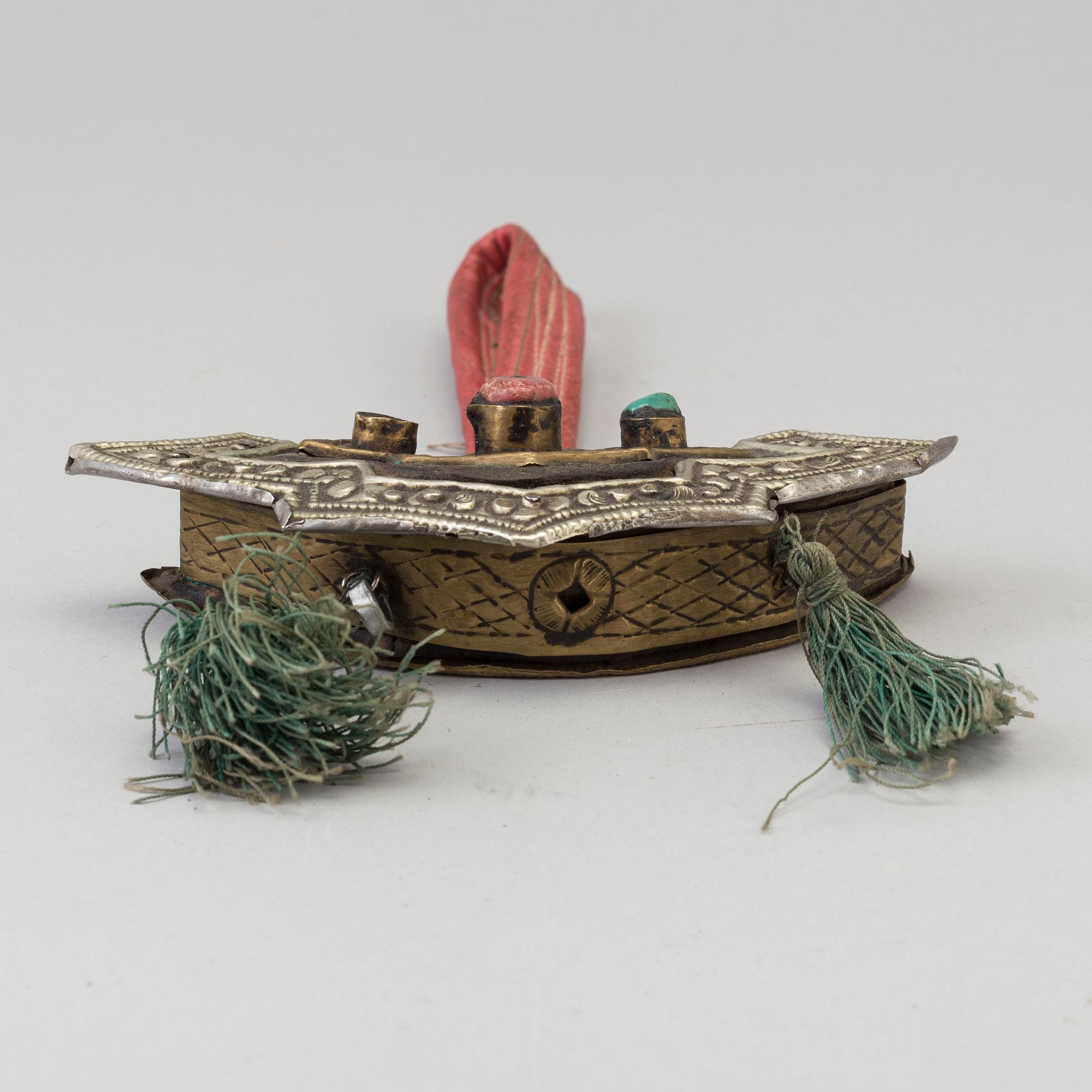 An 'elddon' decorative object, Tibet, 20th Century. - Bukowskis