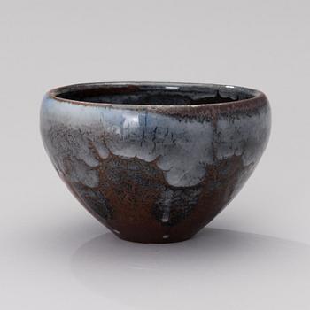A CERAMIC BOWL, Signed F.H.Kj. Arabia 1944.