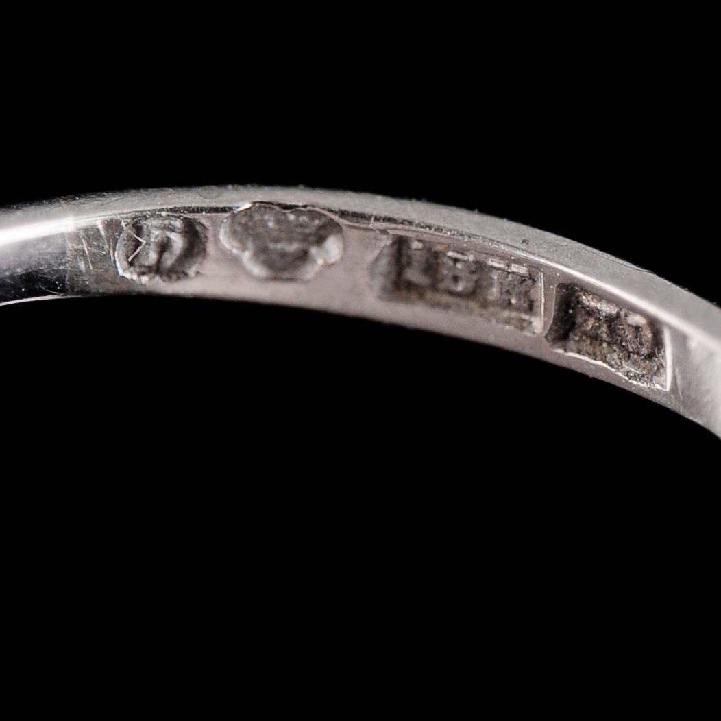 RING, 18 k, med 2 briljanter.