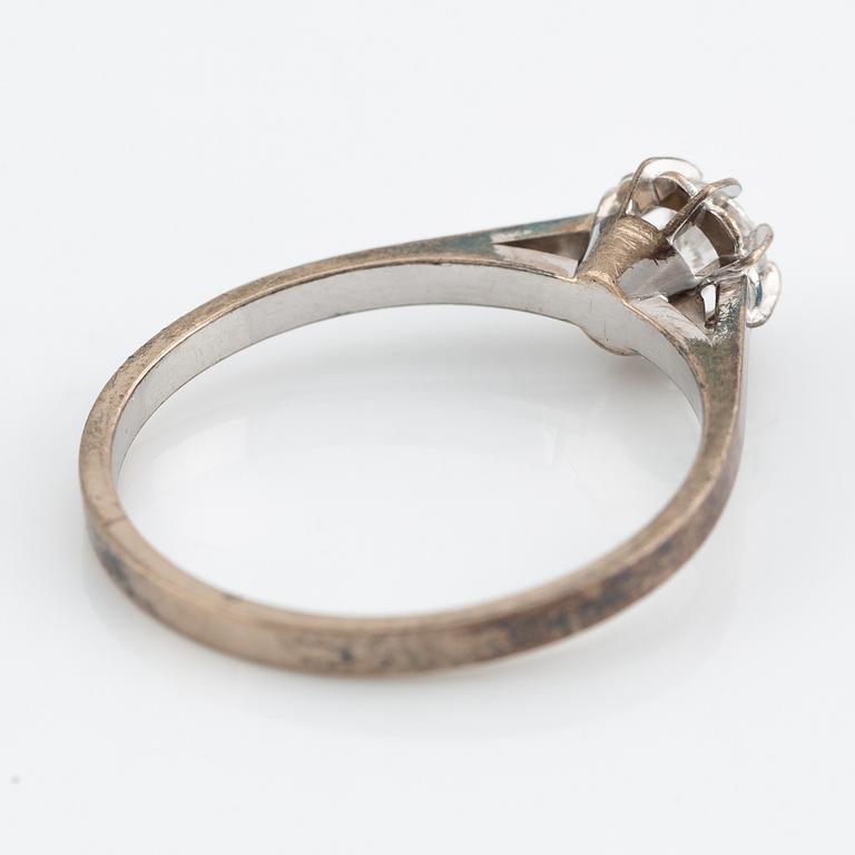 Ring, 18K white gold with a brilliant-cut diamond 0.30 ct according to the engraving.
