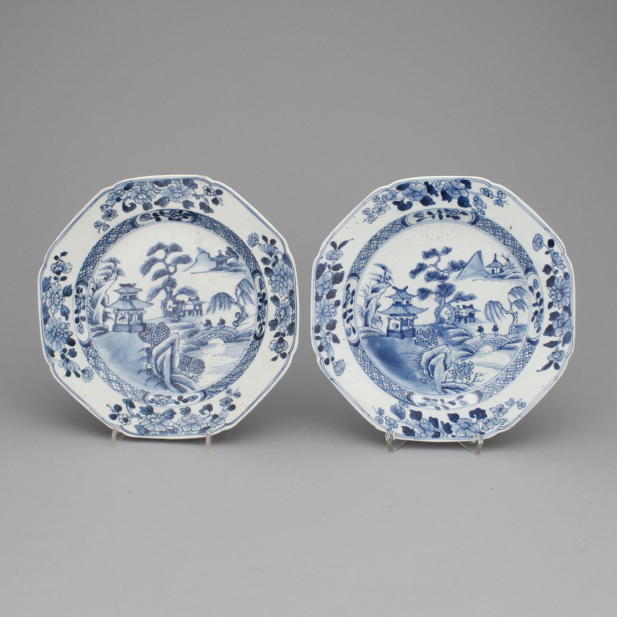 TALLRIKAR, ett par, porslin, Kina, Qianlong, 1700-tal.