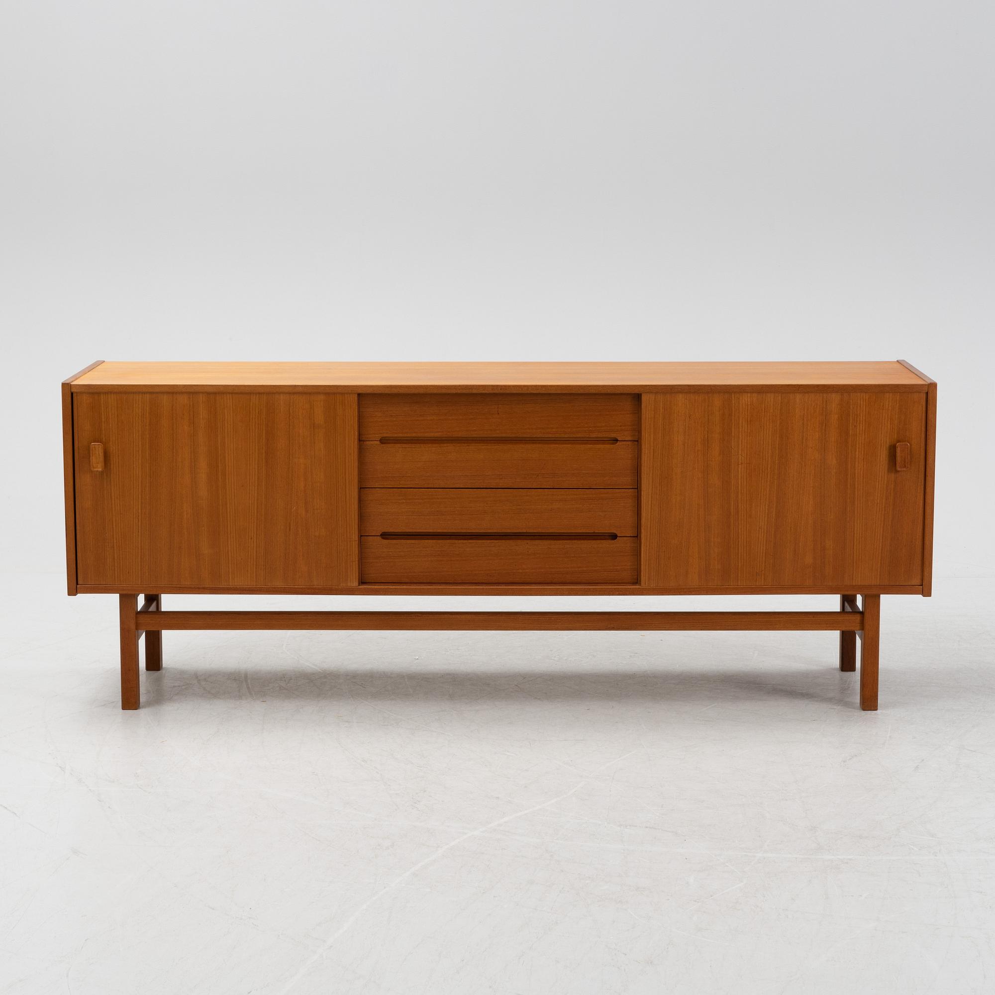 Nils Jonsson, sideboard, "Arild", Troeds, Bjärnum, 1960-tal.