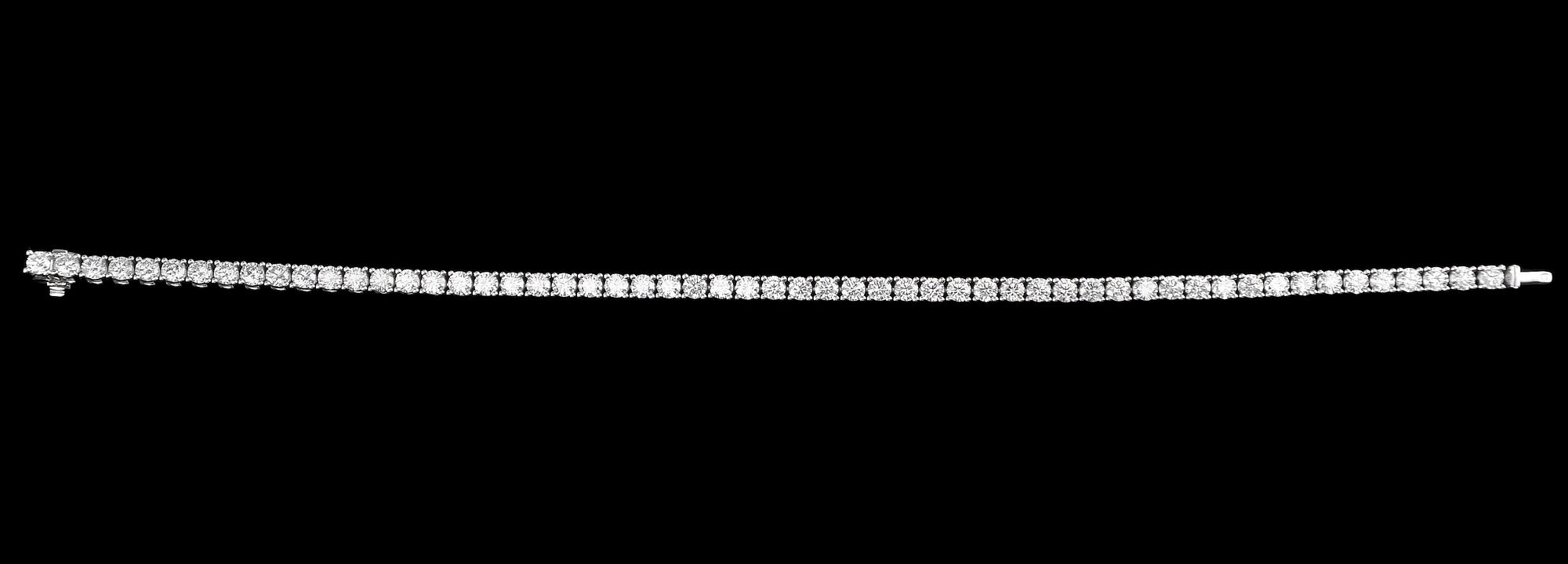 RANNERENGAS, briljanttihiottuja timantteja n. 7.00 ct. H/ si 18K valkokultaa. Pituus 18,5 cm, paino 15 g.