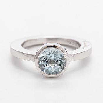 Efva Attling, ring, fasettslipad akvamarin, 18K vitguld.