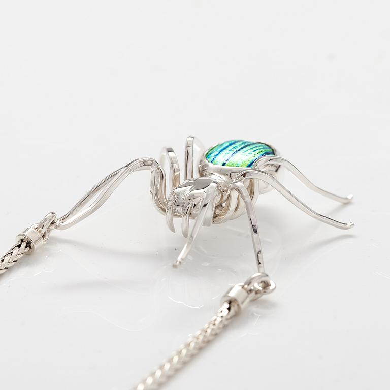 A sterling silver necklace "Spider" with dichroich glass. Ru Runeberg 2019.