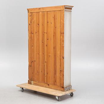 Bokhylla, gustaviansk stil, 1900-talets första hälft.