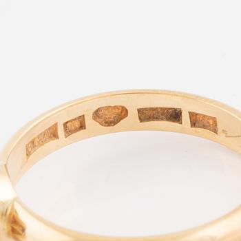 18K gold and synthetic sapphire ring.