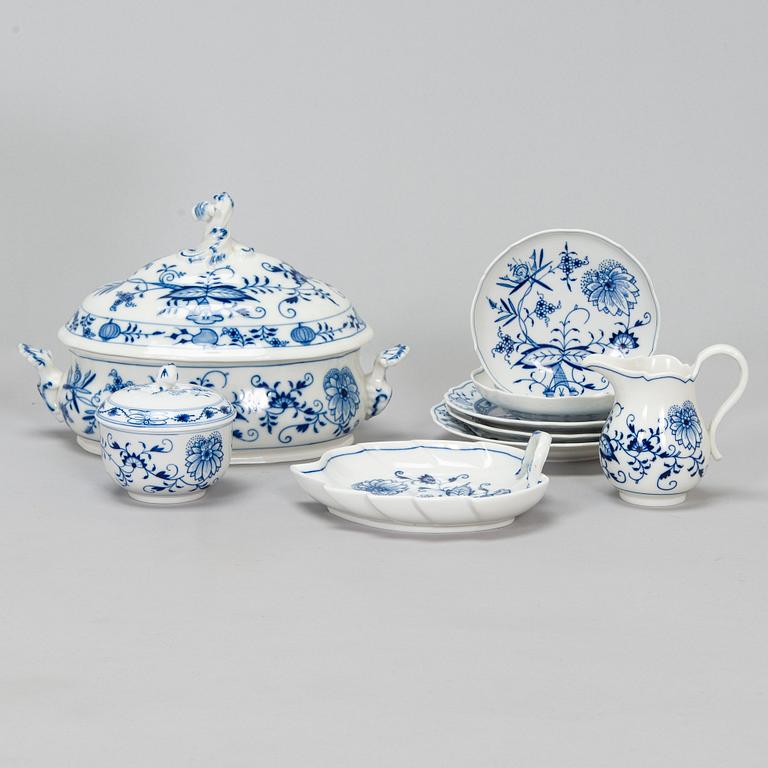 Meissen, Servisdelar, 50 delar, porslin, "Zwiebelmuster/Lökmönstret", Meissen, Tyskland.