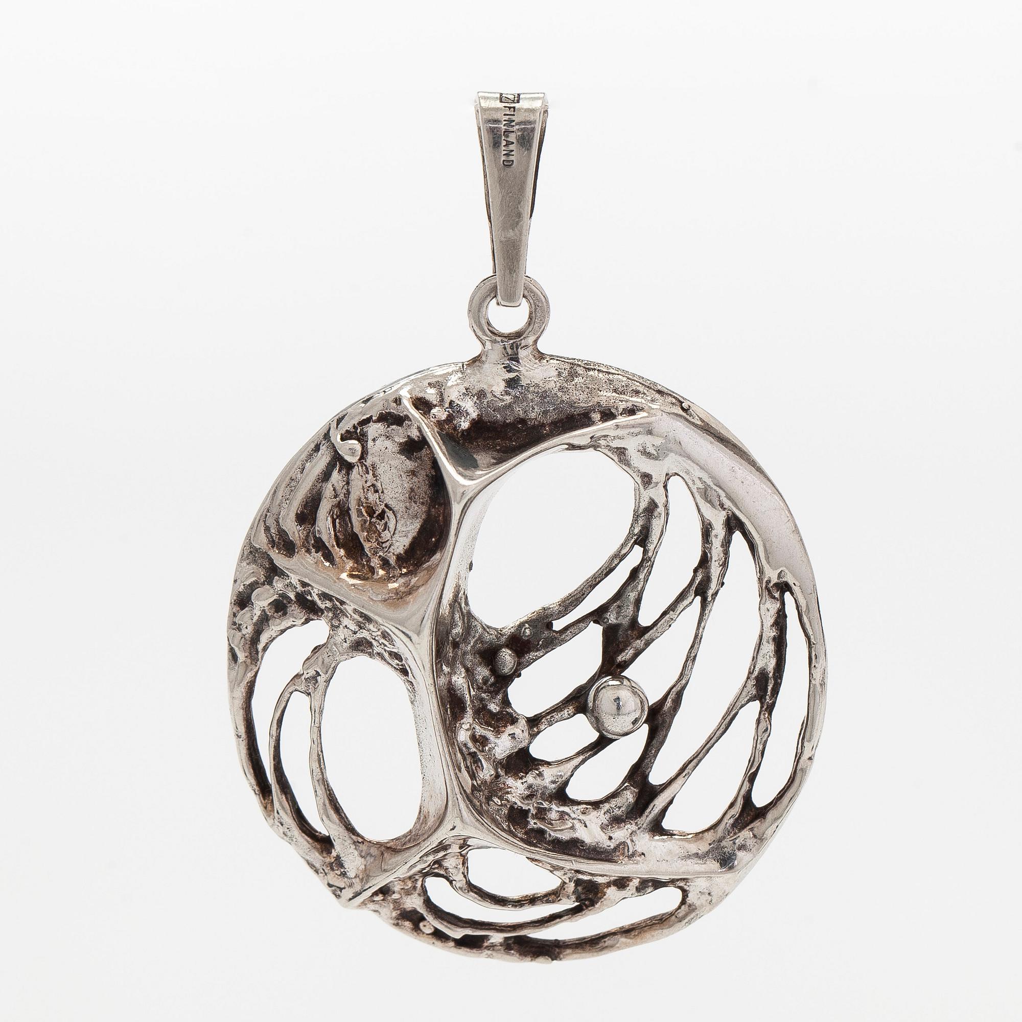 Karl Laine, hängen, "Spider web", 2 st, silver, Åbo 1970-tal.