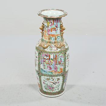 GOLVVAS, porslin, Kanton, Kina, tidigt 1900-tal.