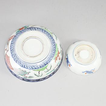 Two Japanese imari bowls, Meiji period (1868-1912).