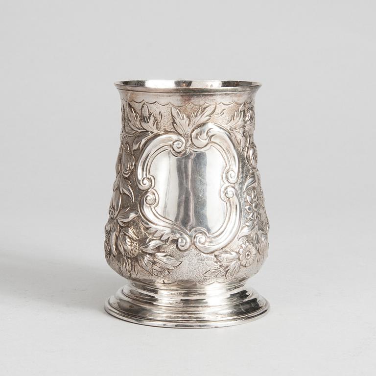 STOP, silver Fuller White, London 1748. Vikt 354 g.