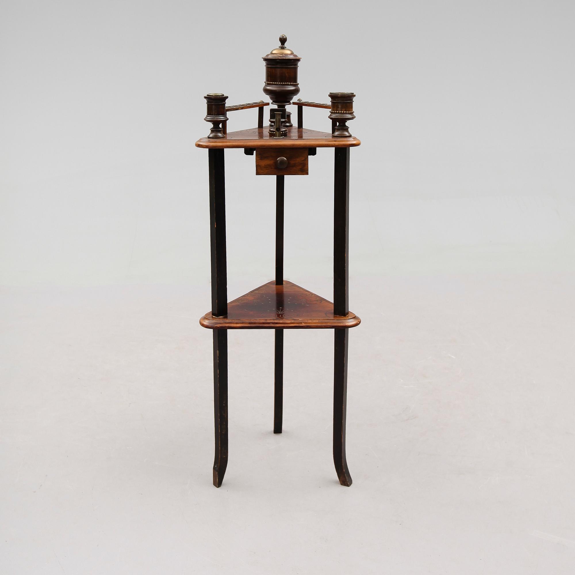 RÖKBORD, 1900-talets första hälft.