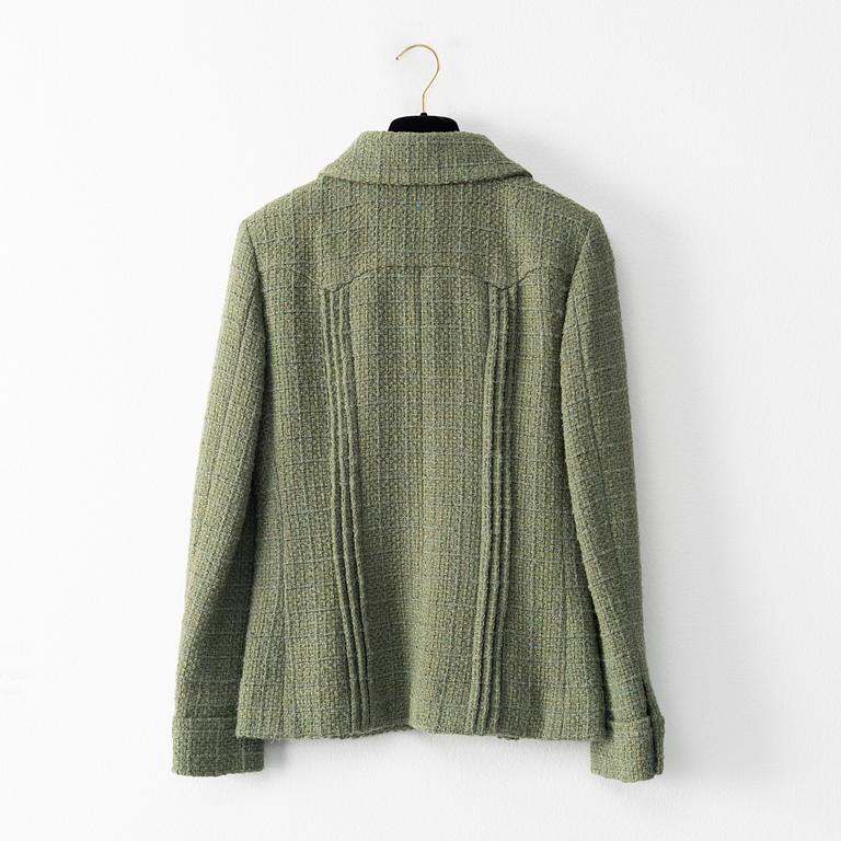 Chanel, A green bouclé jacket, french size 34.