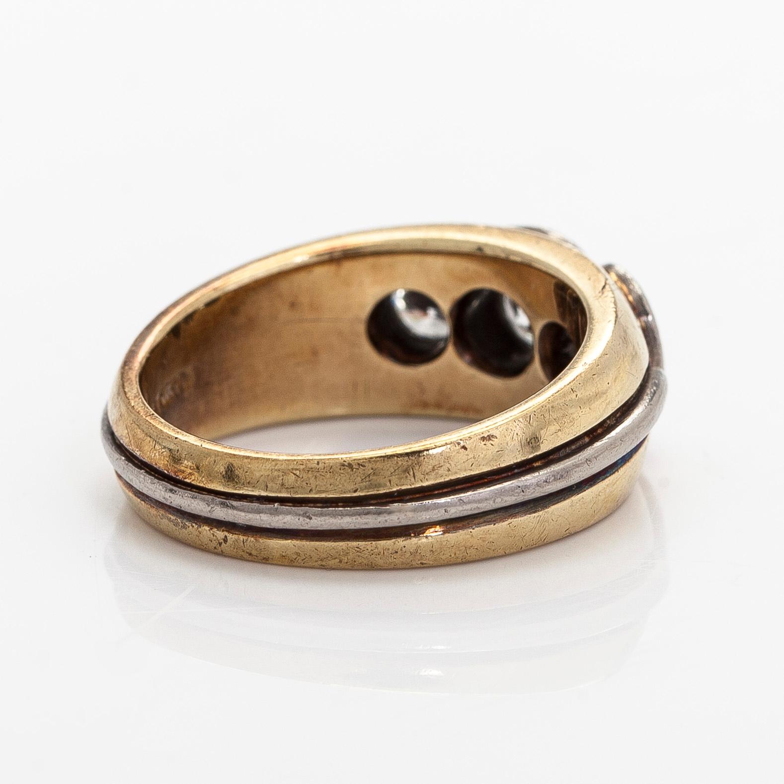 Ring, brilliant-cut diamonds, 14K gold, Norway.