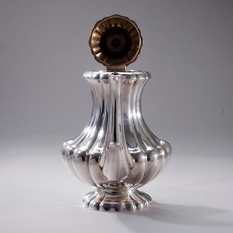 KAFFESERVIS, 3 delar, silver, rokokostil, Gösta Helenius, Åbo 1930. Vikt 1230 g.