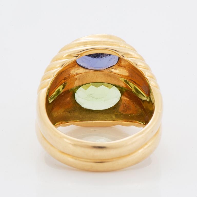 Bulgari, 18K gold, peridot and iolite ring, with receipt.