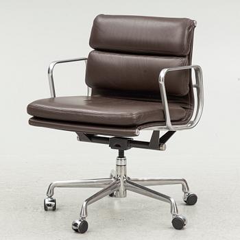 Charles & Ray Eames, skrivbordsstol, "Soft Pad Chair EA 217", Vitra.