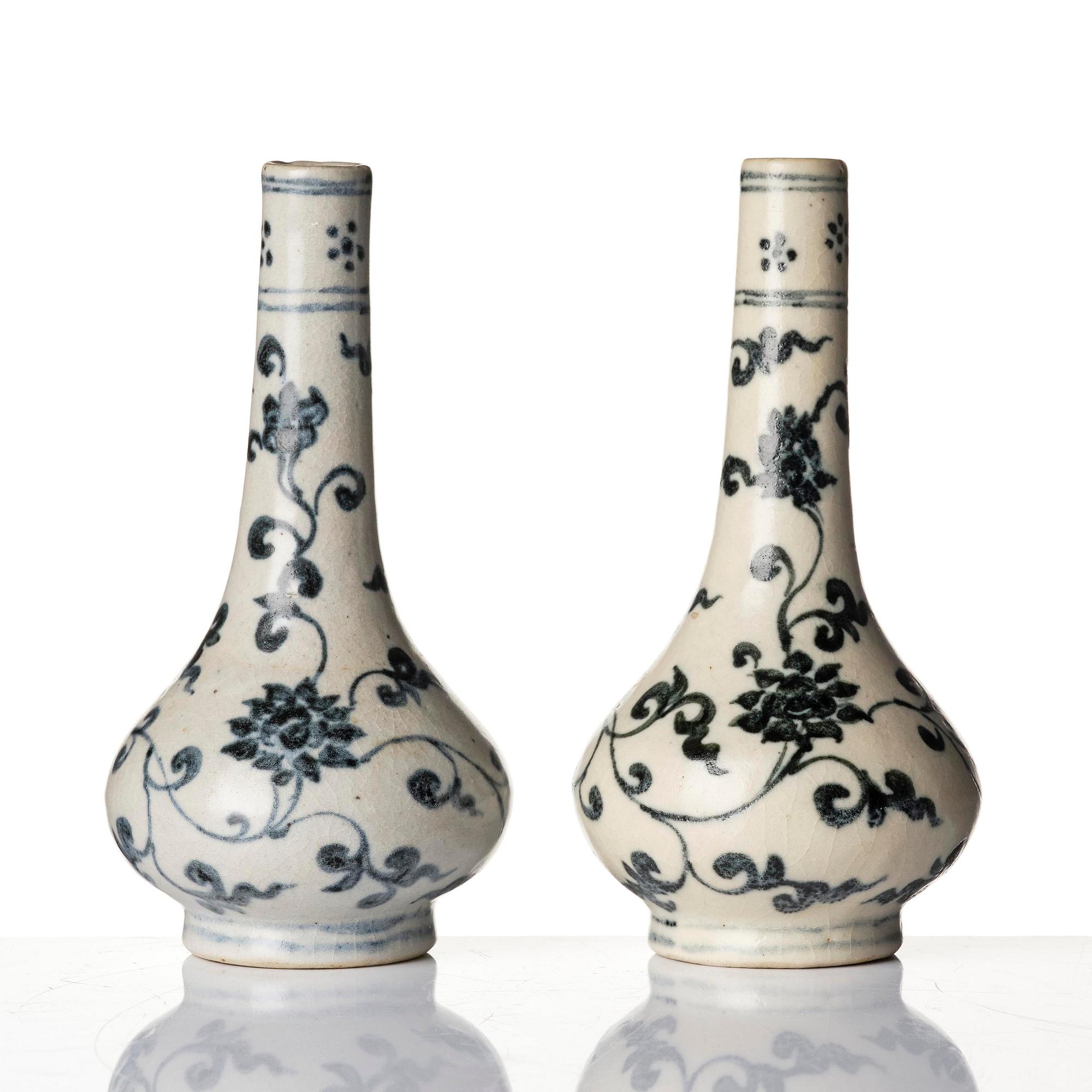 A pair of blue and white lotus vases/water sprinklers, Ming dynasty (1368-1644).