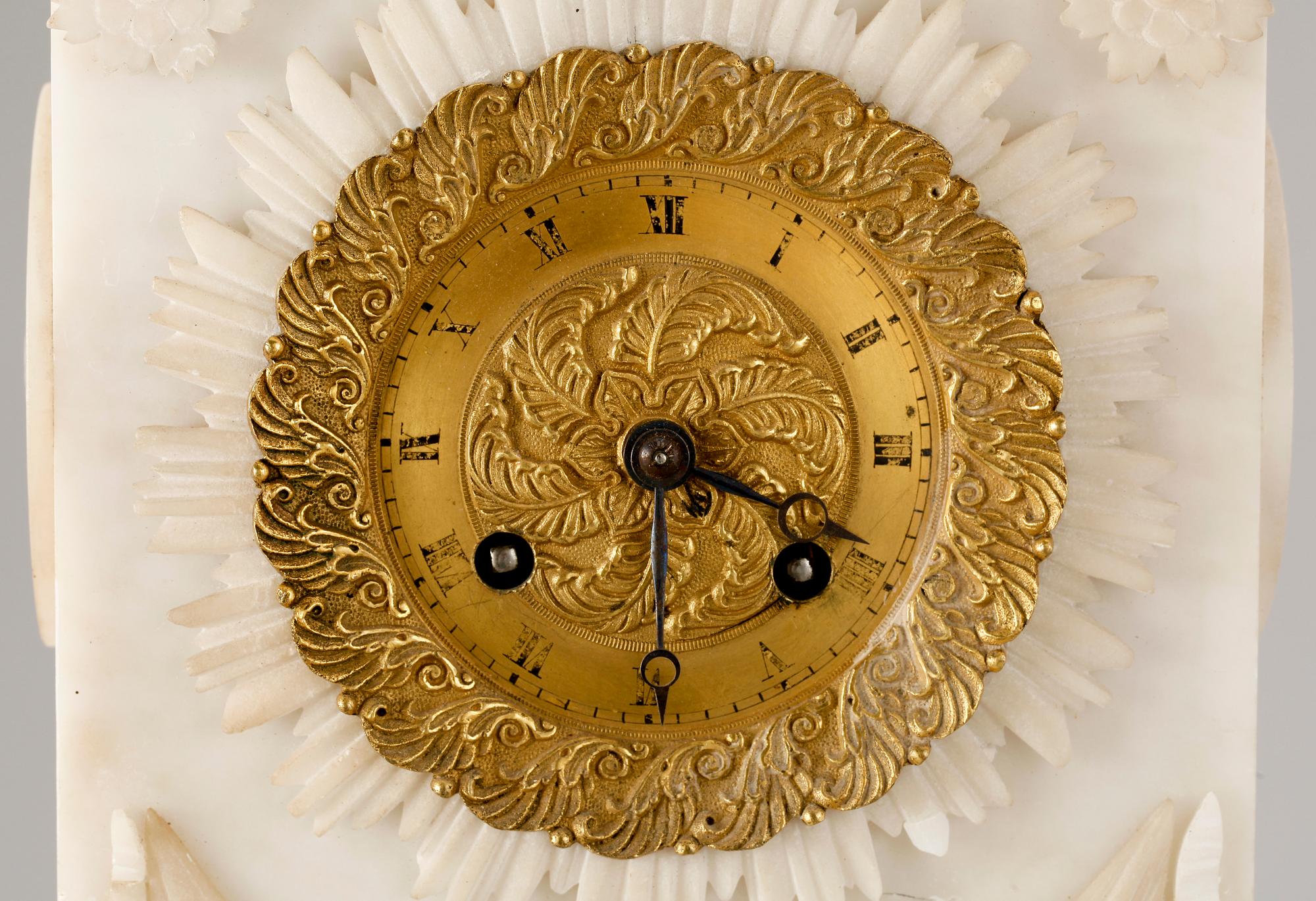 BORDSUR, alabaster, senempire, 1800-talets första hälft.