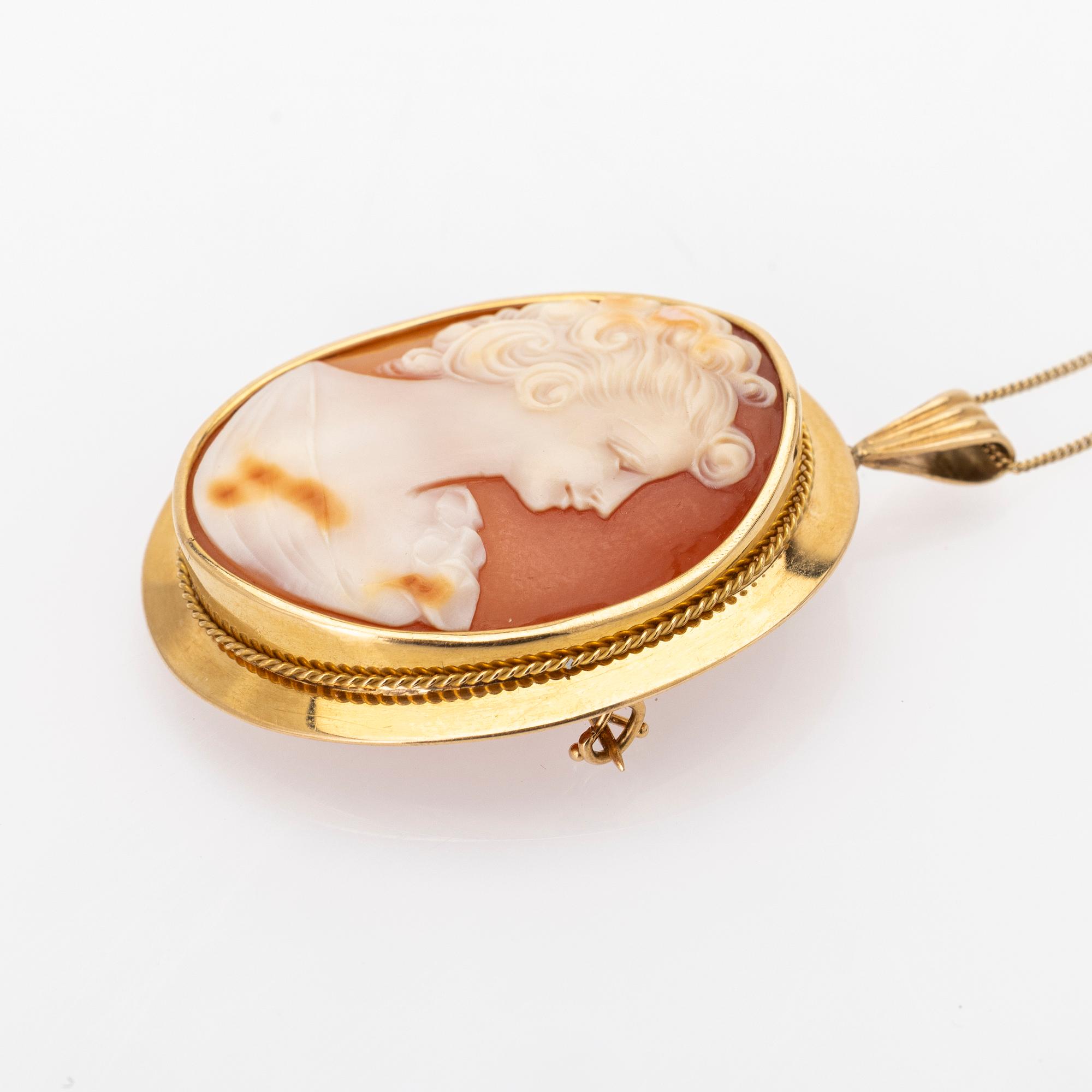 Necklace/brooch in 18K gold with a carved shell cameo.