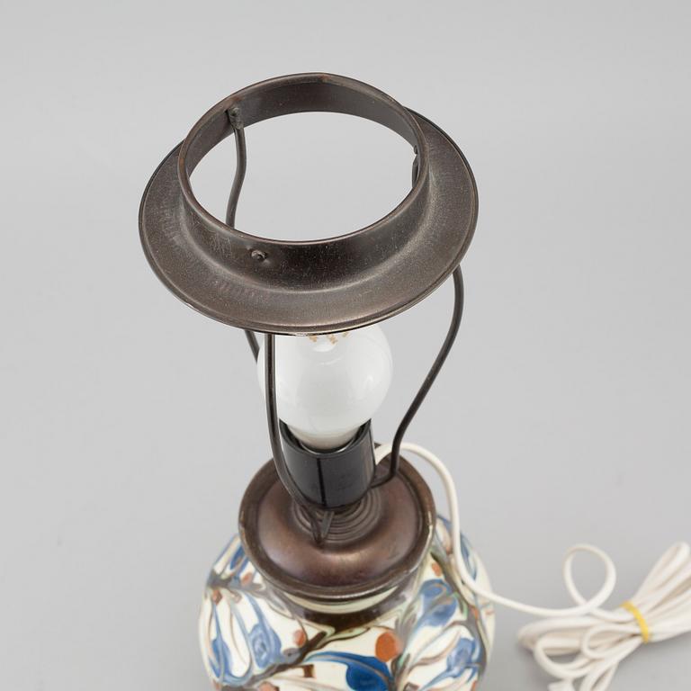 HERMANN AUGUST KÄHLER, five pieces of earthenware, signed.