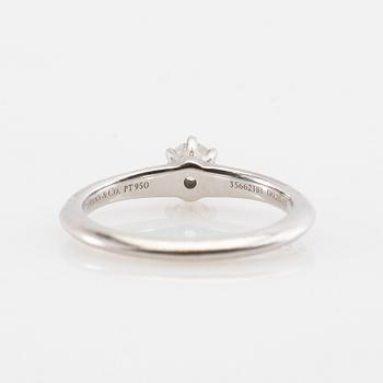 Tiffany & Co, ring, solitär, platina med briljantslipad diamant.