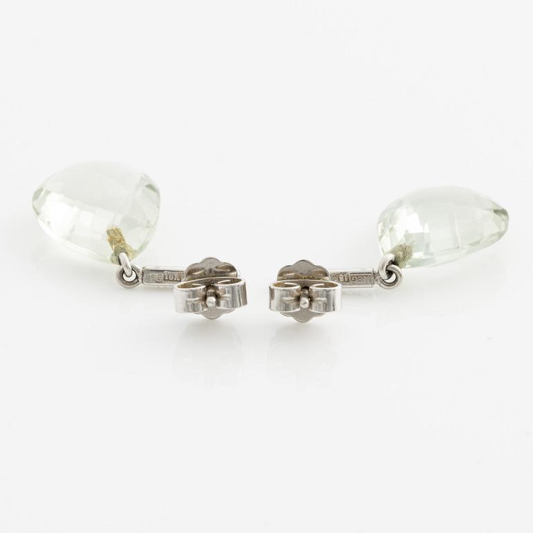 Örhängen, ett par, med checkerslipad prasiolit och briljantslipade diamanter.