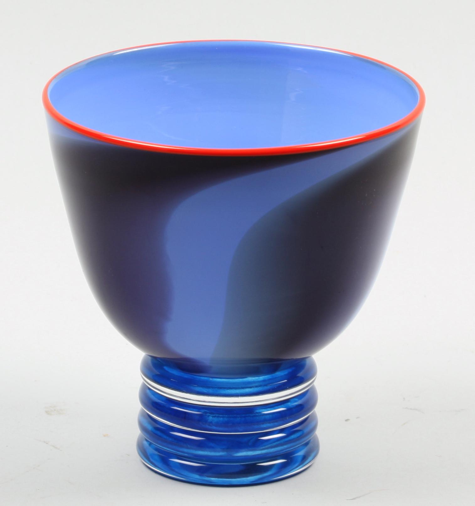 VAS, glas. Helena Gibson.