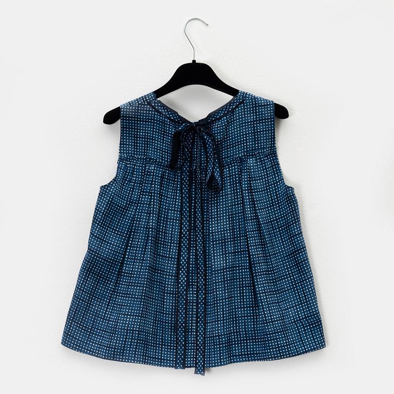 Marc Jacobs, a silk top, size 0.