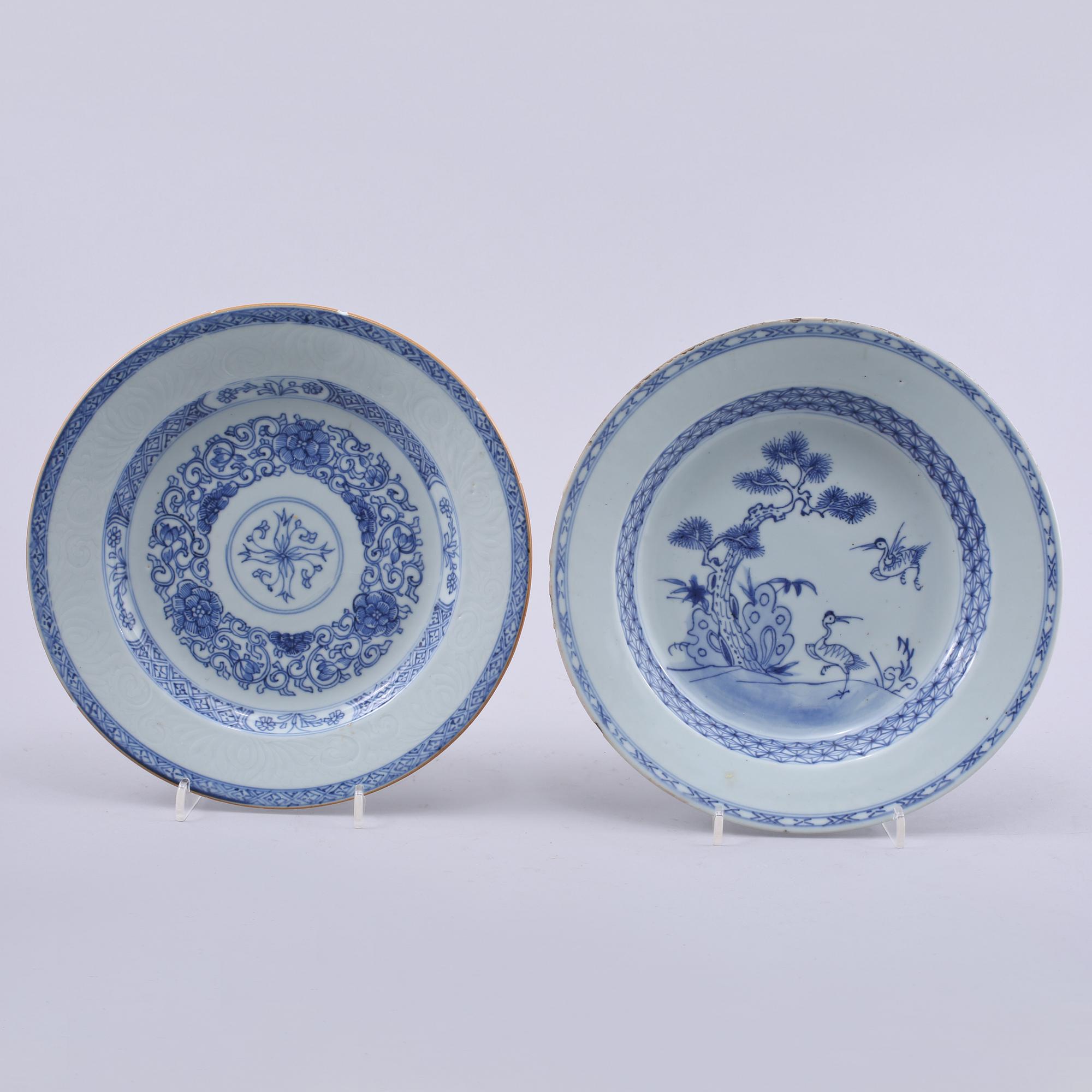TALLRIKAR, 2 st, porslin, Kina, Qianlong, 1700-tal.