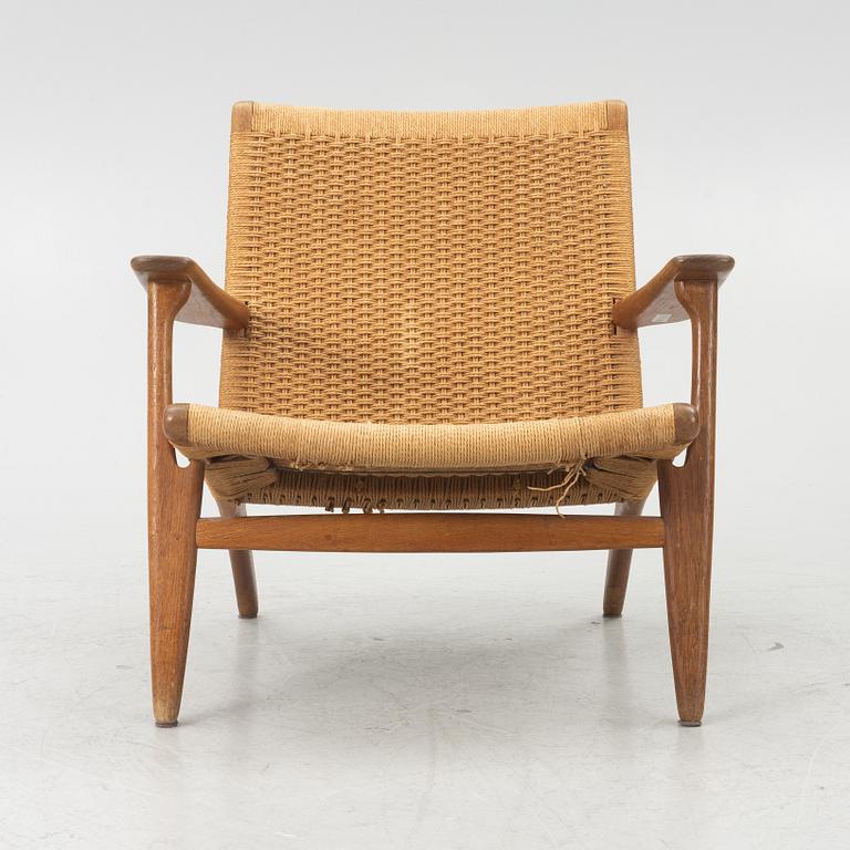 Hans J Wegner, a 'CH 25', Carl Hansen & Søn Møbelfabrik, Odense, Denmark.