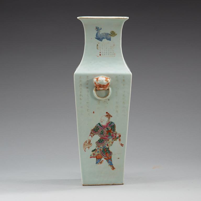 A famille rose vase, late Qing dynasty (1644-1912).