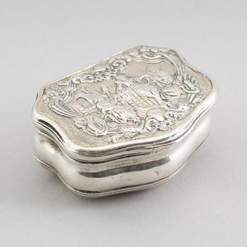 DOSA, silver, möjligen Nils Orstedt, Norrköping 1764. Vikt ca 62 gram.