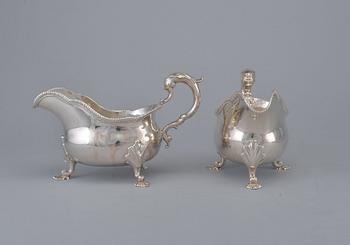 A PAIR OF SAUCE BOATS, sterling silver London 1756. Weight 750 g.