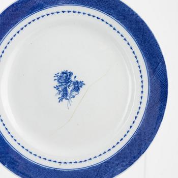 A group och Chinese Export ware, Qing dynasty, circa 1800. (22 pieces).