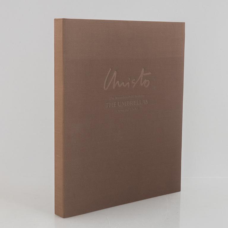 Christo, Book, "The Accordion-Fold Book for The Umbrellas (Japan and U.S.A), Bedfords Arts Publisher, 1991.