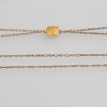 KEDJA, gulmetall med spänne i guld.