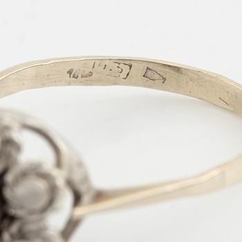 Brilliant cut diamond ring.
