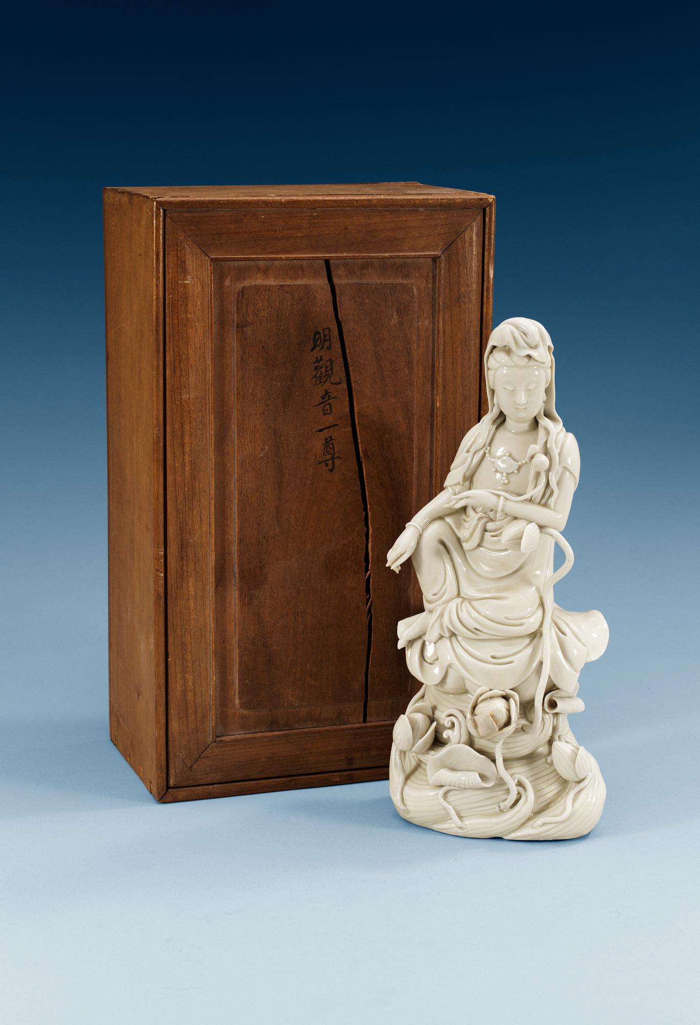 GUANYIN, blanc de chine. Qing dynastin, Kangxi (1662-1722).