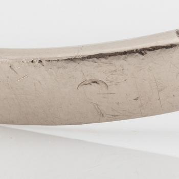 Ring 18K white gold with a cultured pearl.