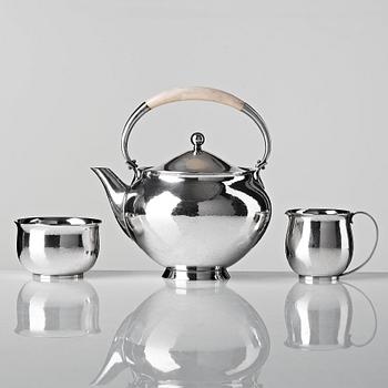 84. Harald Nielsen, teservis, tre delar, för Georg Jensen, Köpenhamn 1945-77, sterling.