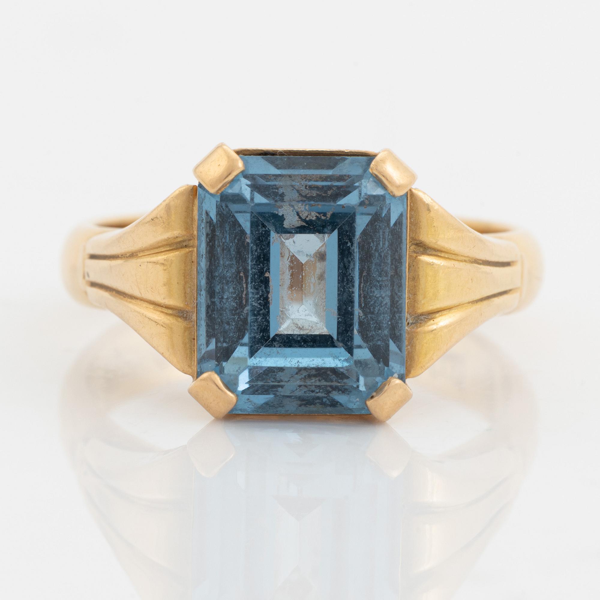 18K gold and synthetic blue spinel ring.