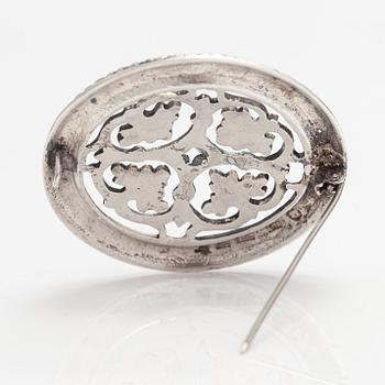 Brosch "Tuukkala brosch", modell 8, silver. Kalevala Koru, Helsingfors 1945.