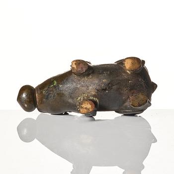 A bronze vessel in the shape of a mythical creature, late Ming dynasty/early Qing dynasty.