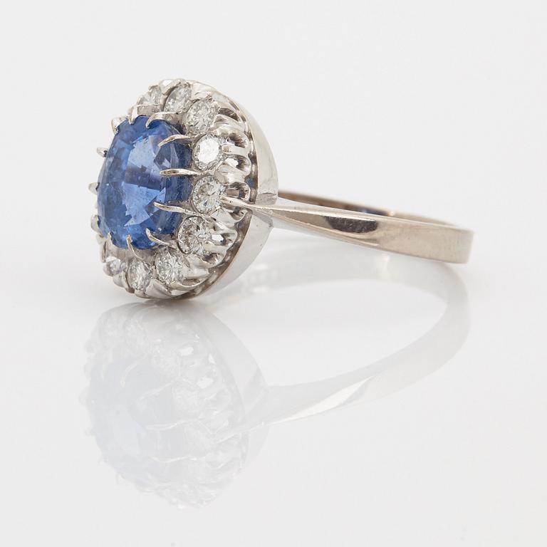 An 18K whithe gold ring set with a faceted sapphire weight 3.93 cts according to engraving.