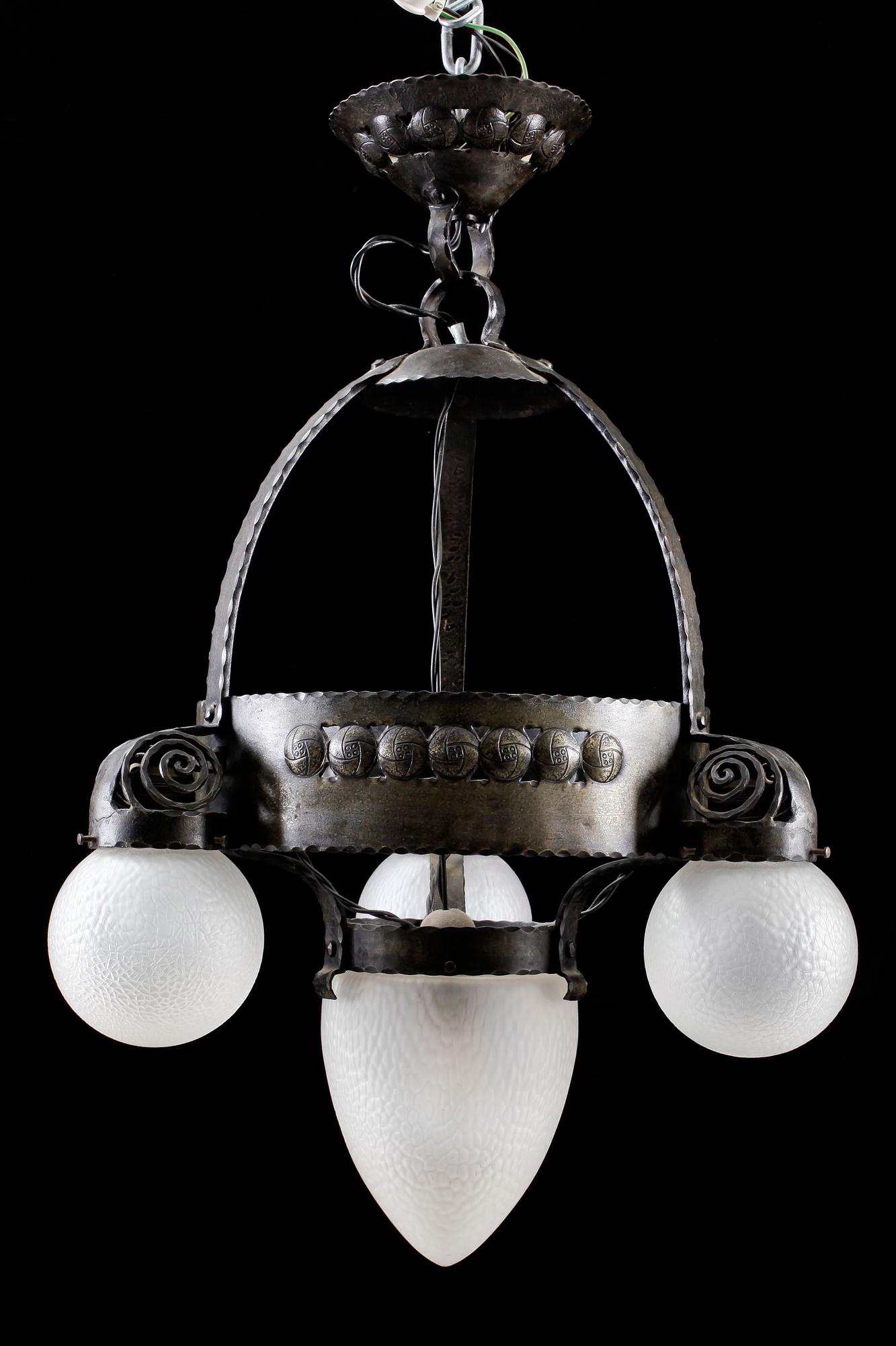 TAKLAMPA, jugend, 1900-talets början. H ca 79.